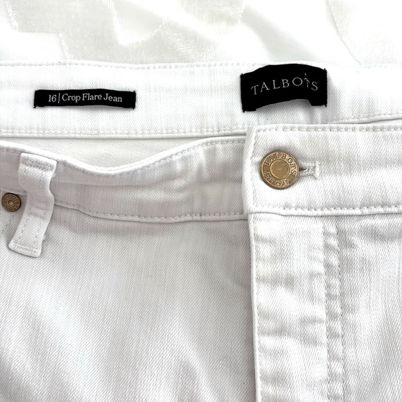 Talbots White Crop Flare, Five Pockets, Jeans. 2% Spandex. Size 16 - Picture 2 of 10